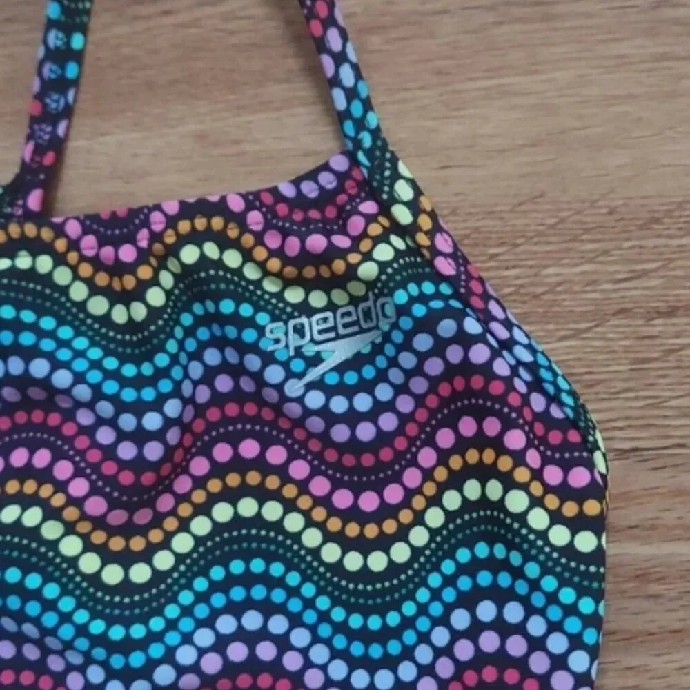 Speedo girl's swimsuit. Size M. 6-8 years old. beach. swimming